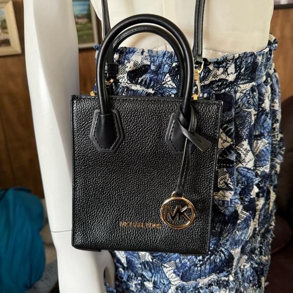 Michael Kors Mercer Extra Small Pebbled Leather Bag - Picture 2 of 9